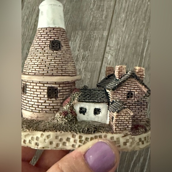 Vintage OAST HOUSE BUILDING HAND MADE SCUPLTURE FIGURINE RARE EUC - Picture 3 of 4